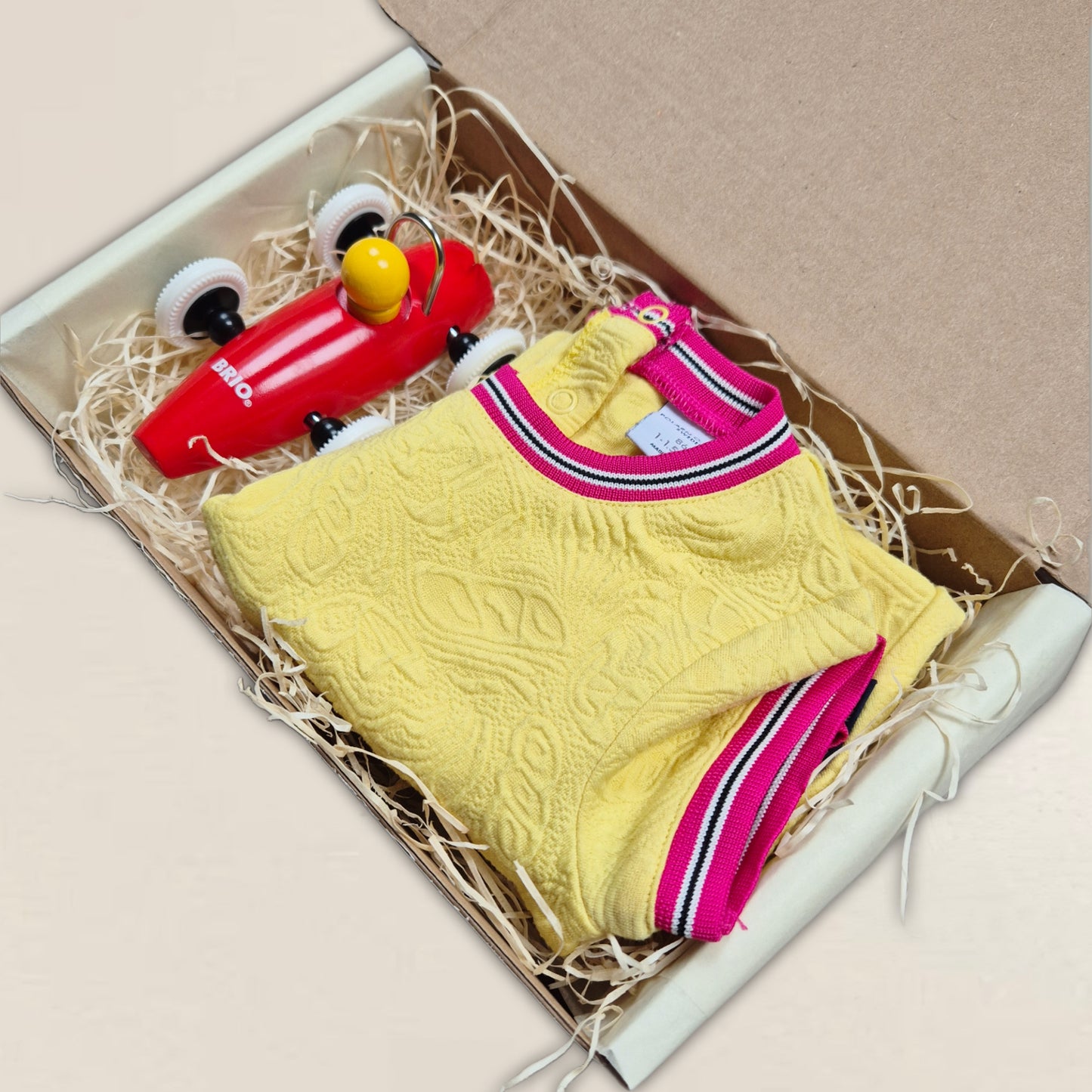 Klänning och Brio-leksak. Strl. 86