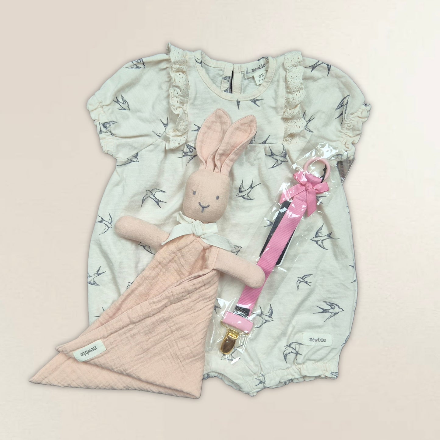 Body med kanin och napphållare. Strl. 62