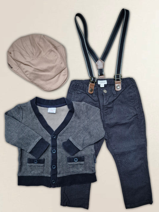 Hängselbyxor, kofta och basker. Strl 86