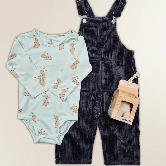 Kaninbody, hängselbyxor, leksak. Strl 86