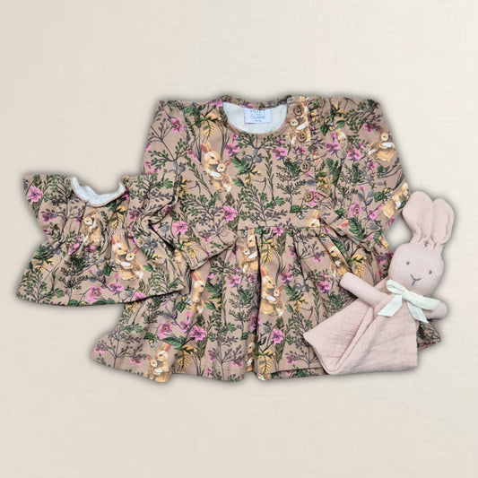 Klänning, dockklänning och kanin. Strl. 56