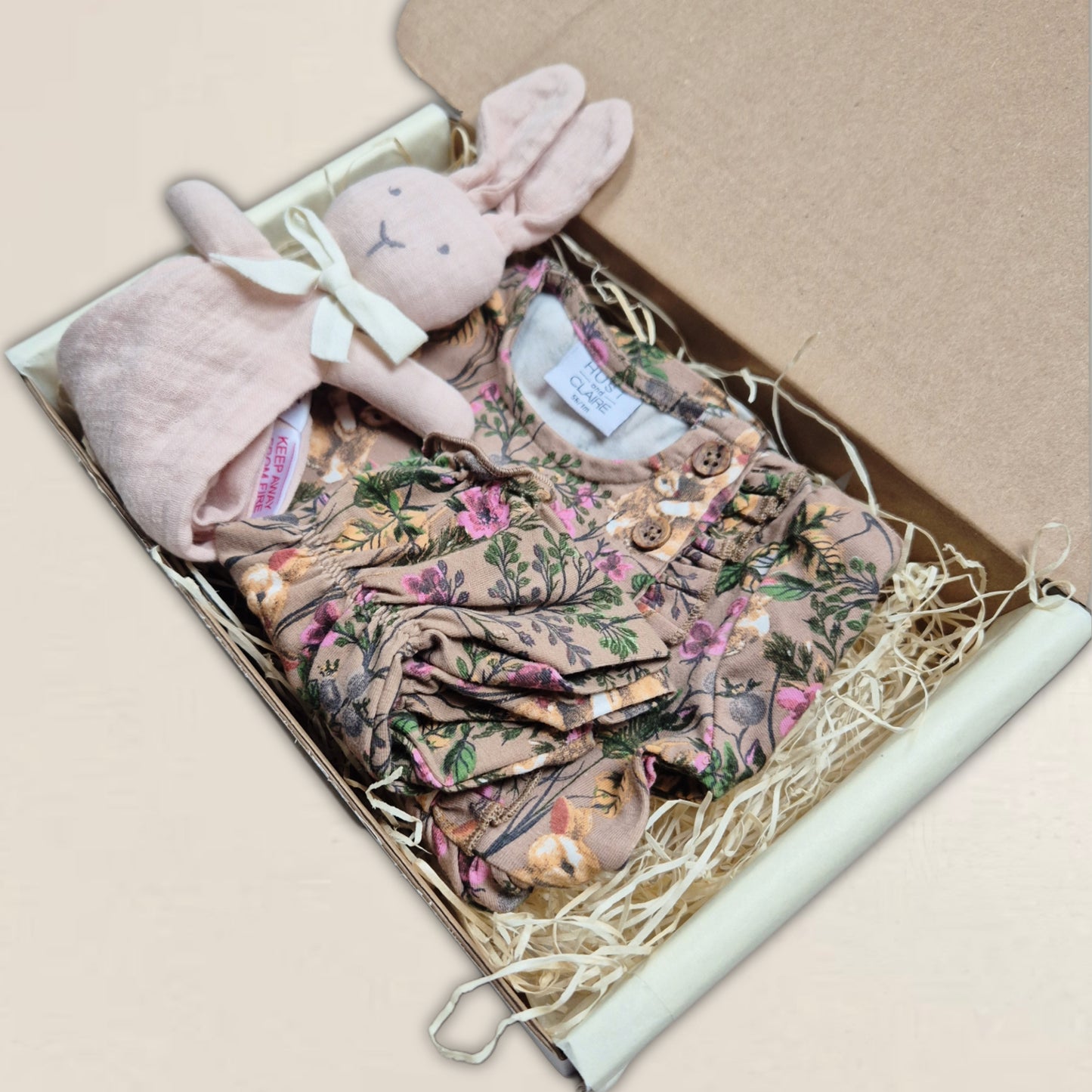 Klänning, dockklänning och kanin. Strl. 56