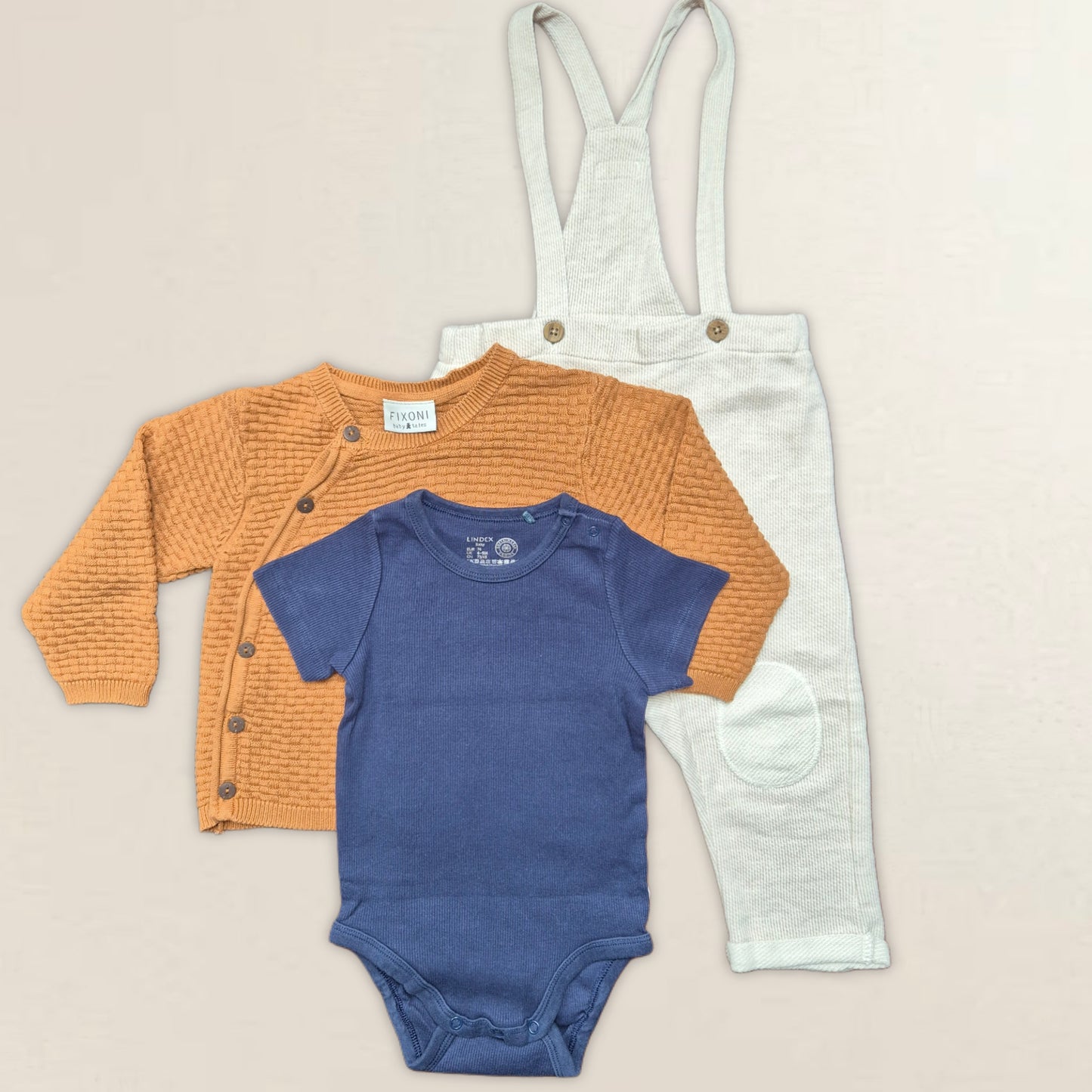 Hängselbyxor, body, tröja. Strl. 74